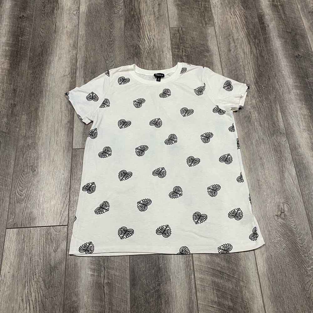 Torrid Cream Leaf‎ T-shirt